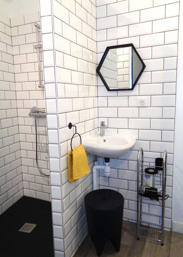 Salle de bains privative avec douche italienne, vasque et wc